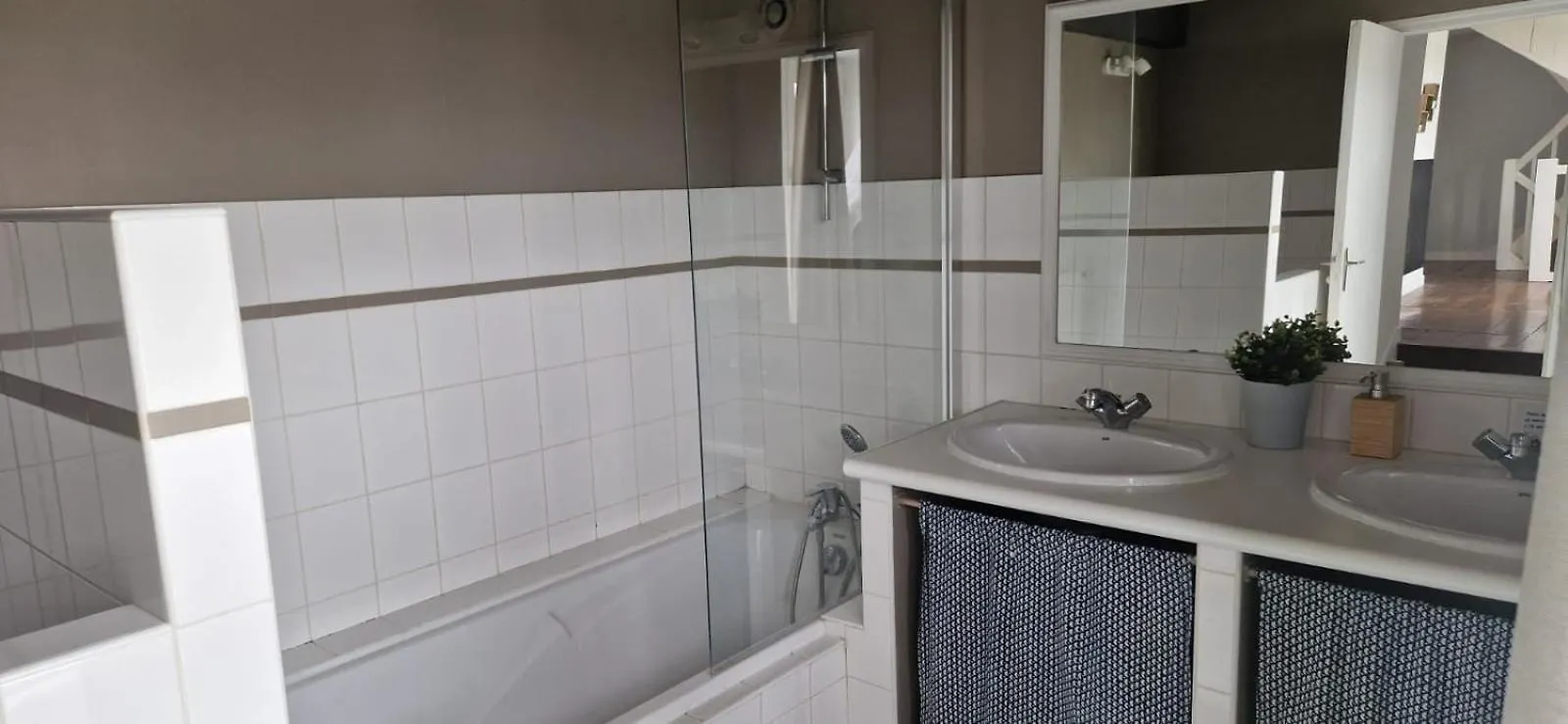 Maison De Charme En Bretagne 5 Ou 10 Personnes Châteaugiron 0*,  Francia
